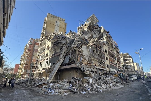 Xung đột tại Trung Đông Israel tấn công “quy mô lớn” vào thủ đô của Lebanon và Iran